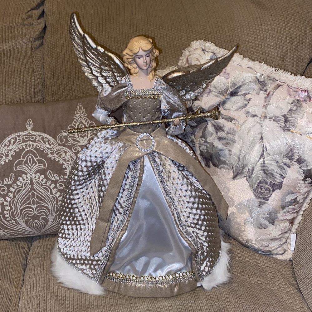 ⭐️ NWT Gorgeous Angel Tree Topper
